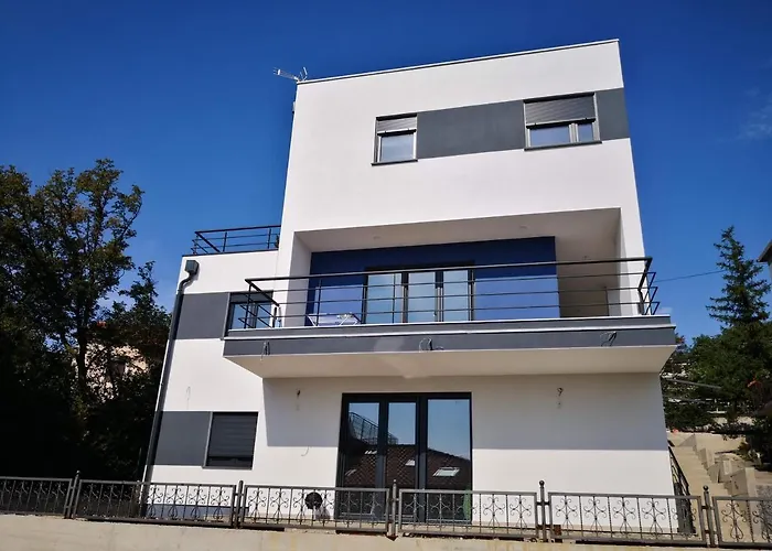 Apartment In An Urban Kraljevica