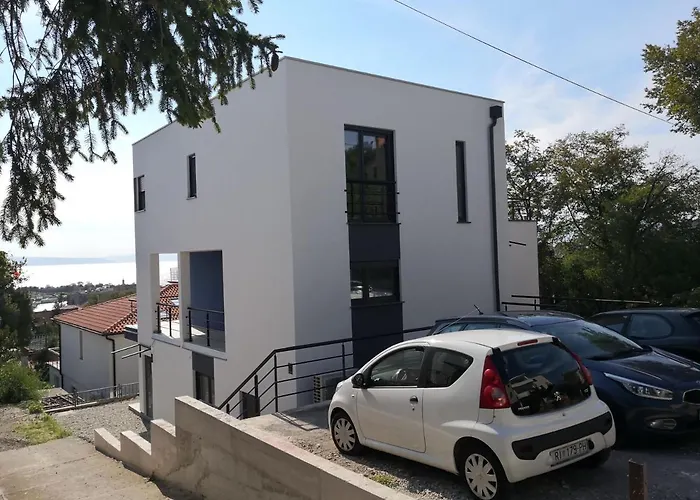 Apartment In An Urban Kraljevica