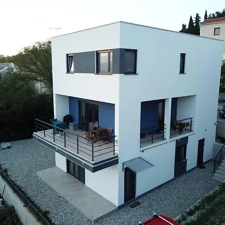 In An Urban Apartamento *