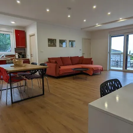 Apartment In An Urban Kraljevica